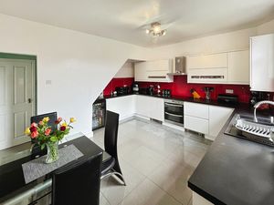 Kitchen Diner- click for photo gallery
